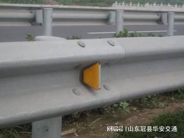 鄉(xiāng)村公路的守護(hù)者 波形護(hù)欄與輪廓標(biāo)的雙重奏